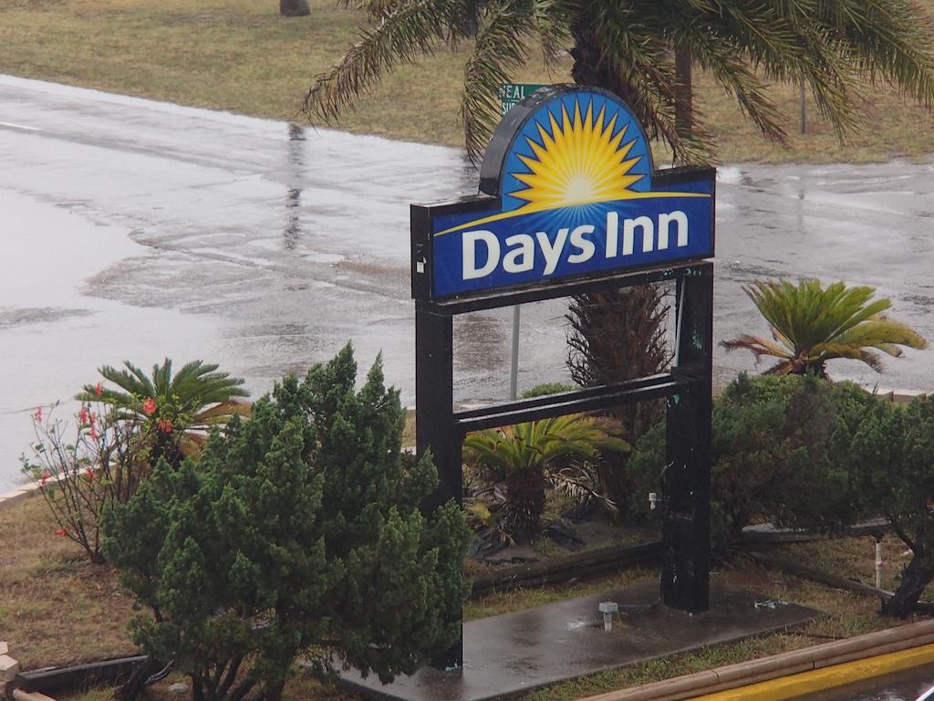 Days Inn By Wyndham Corpus Christi Beach Esterno foto